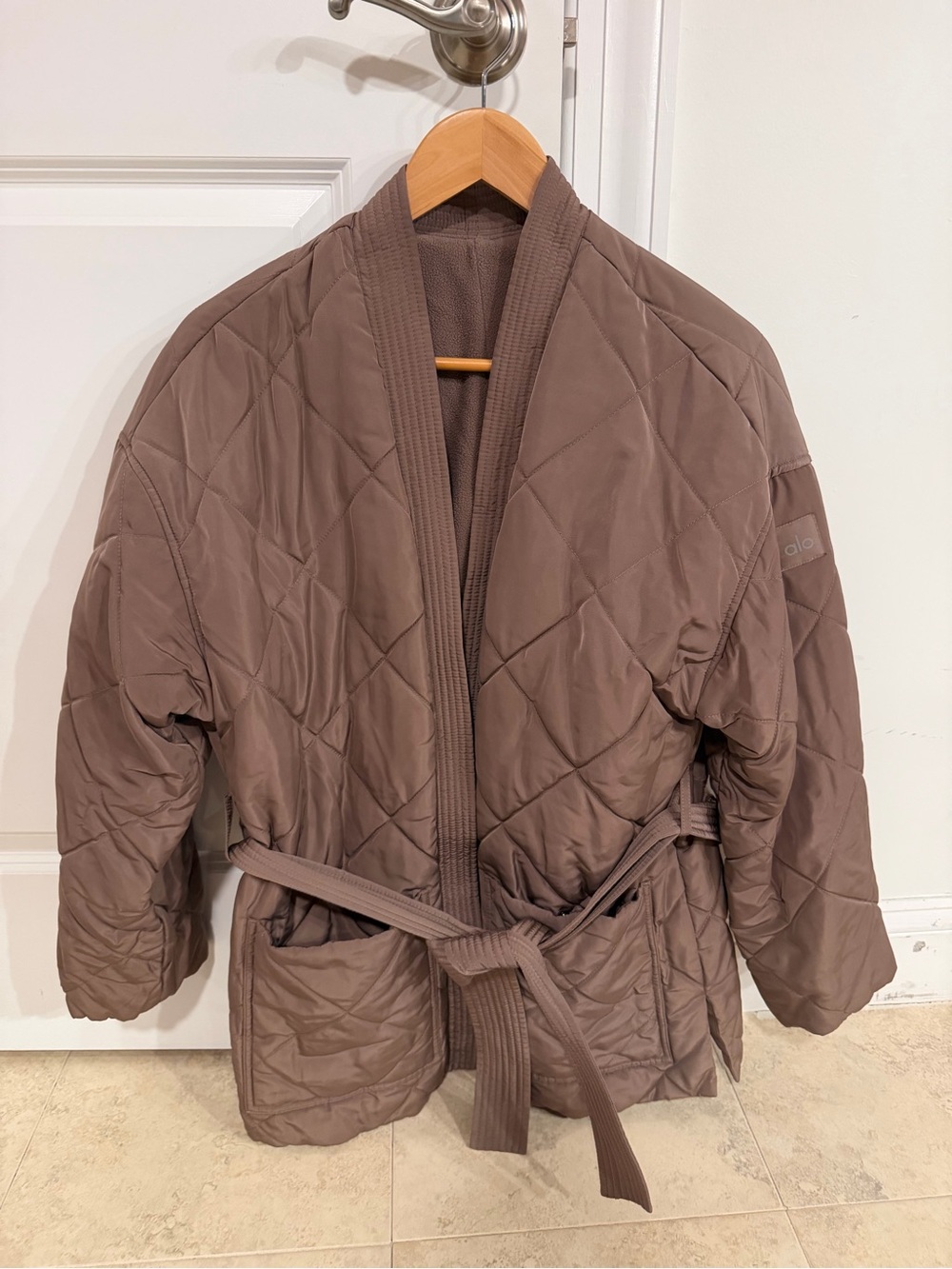 ALO Yoga Urbanite Wrap Puffer